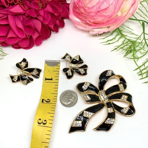 VINTAGE⚜️RARE TRIFARI Enamel Black Bow Brooch Set - Picture 14 of 14